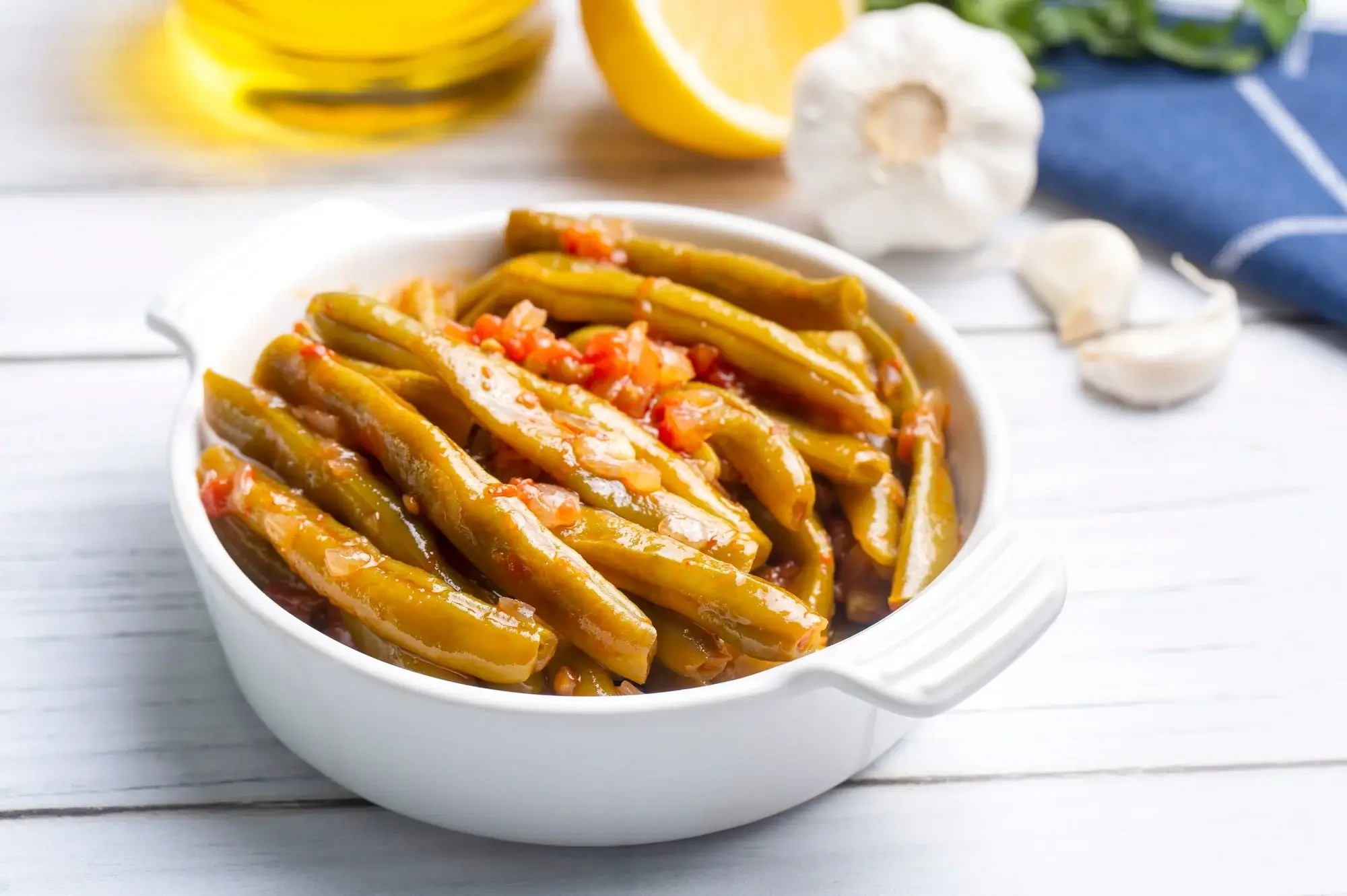 Crispy green beans in air fryer basket